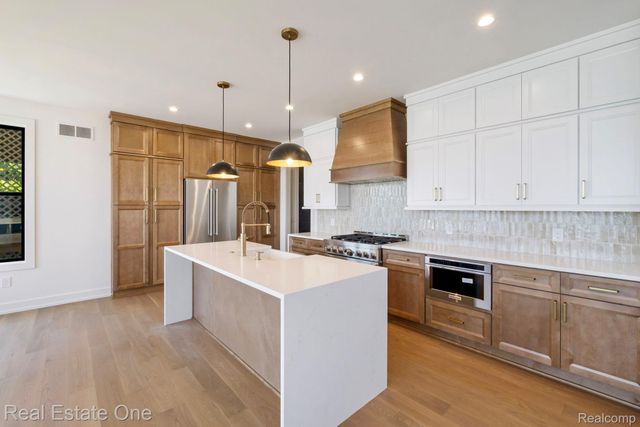 1517 KESSLER Avenue, Waterford Charter Township, MI 48320