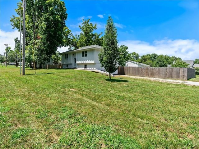 402 Clinton Street, Lathrop, MO 64465