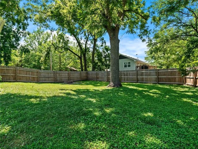 402 Clinton Street, Lathrop, MO 64465