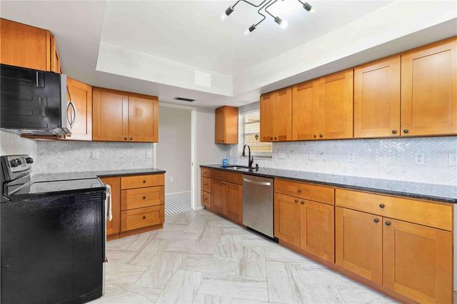 7011 9TH AVENUE W, Bradenton, FL 34209