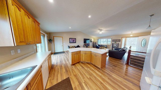 4806 22nd Street NE, Willmar, MN 56201