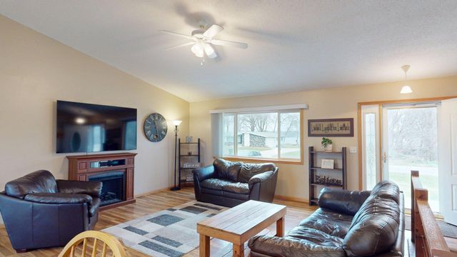 4806 22nd Street NE, Willmar, MN 56201