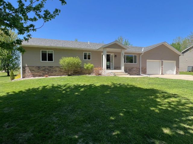 4806 22nd Street NE, Willmar, MN 56201