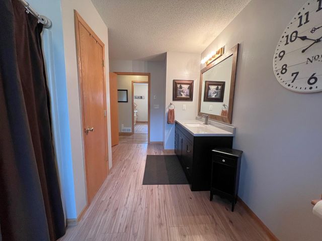 4806 22nd Street NE, Willmar, MN 56201