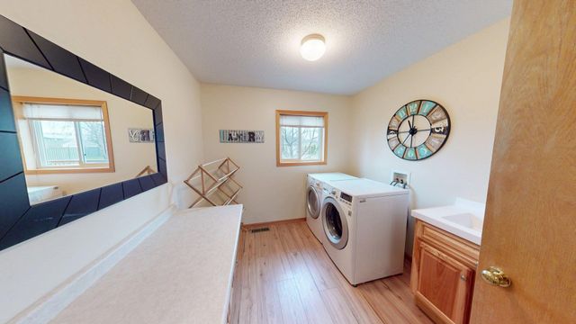 4806 22nd Street NE, Willmar, MN 56201