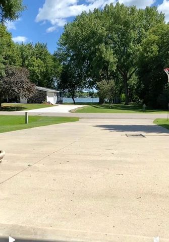 4806 22nd Street NE, Willmar, MN 56201