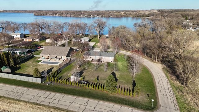 4806 22nd Street NE, Willmar, MN 56201