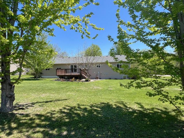 4806 22nd Street NE, Willmar, MN 56201