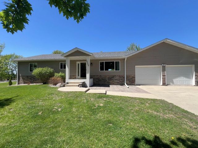 4806 22nd Street NE, Willmar, MN 56201