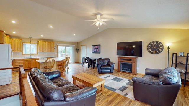 4806 22nd Street NE, Willmar, MN 56201