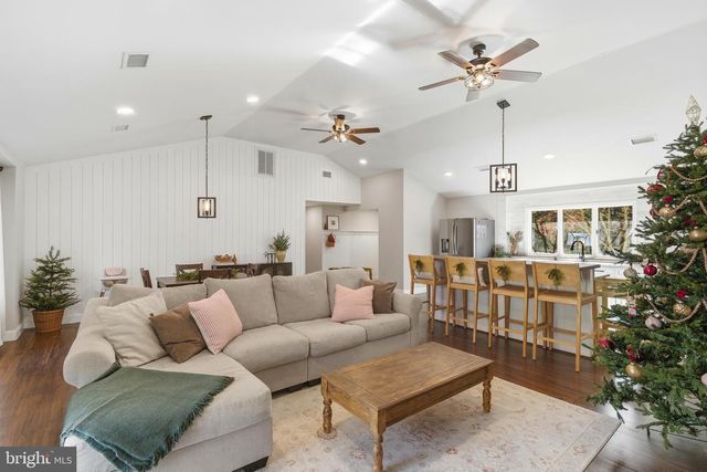 9 GROVE CT, Tuckerton, NJ 08087