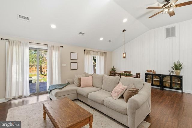 9 GROVE CT, Tuckerton, NJ 08087