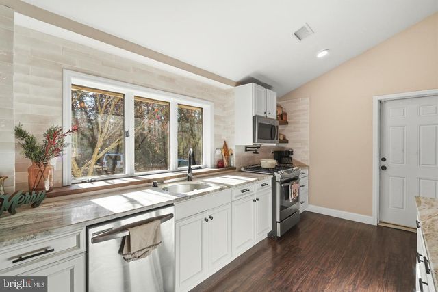 9 GROVE CT, Tuckerton, NJ 08087