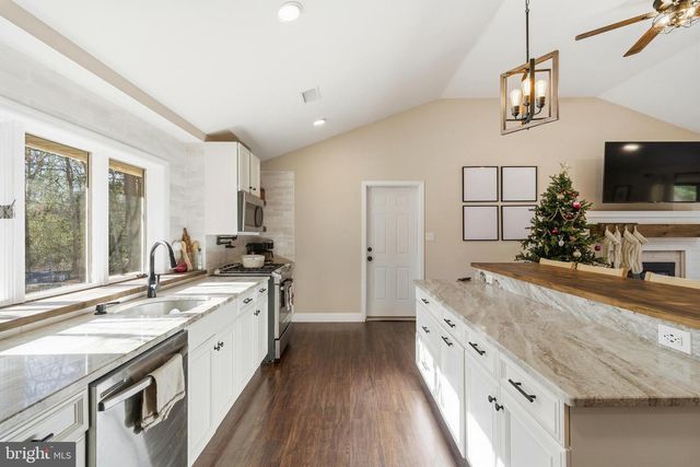 9 GROVE CT, Tuckerton, NJ 08087