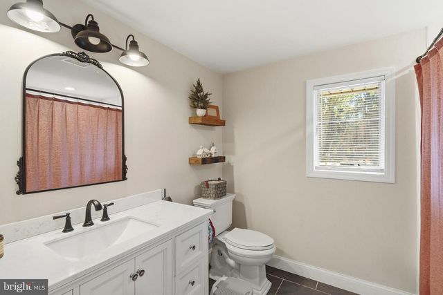 9 GROVE CT, Tuckerton, NJ 08087