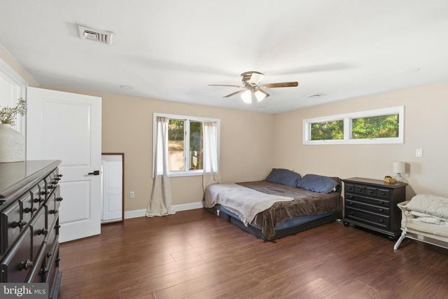 9 GROVE CT, Tuckerton, NJ 08087