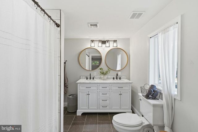 9 GROVE CT, Tuckerton, NJ 08087