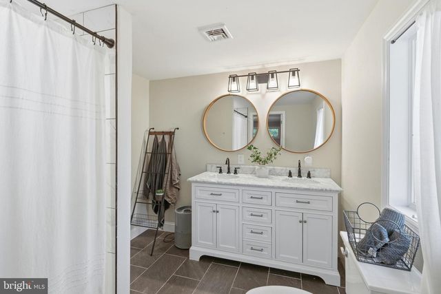 9 GROVE CT, Tuckerton, NJ 08087