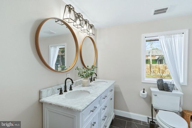 9 GROVE CT, Tuckerton, NJ 08087