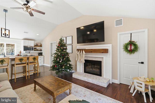 9 GROVE CT, Tuckerton, NJ 08087