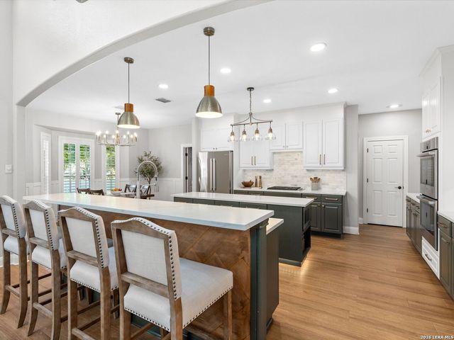 2 LAKESIDE DR, San Antonio, TX 78248