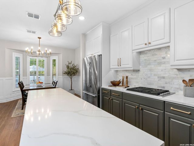 2 LAKESIDE DR, San Antonio, TX 78248