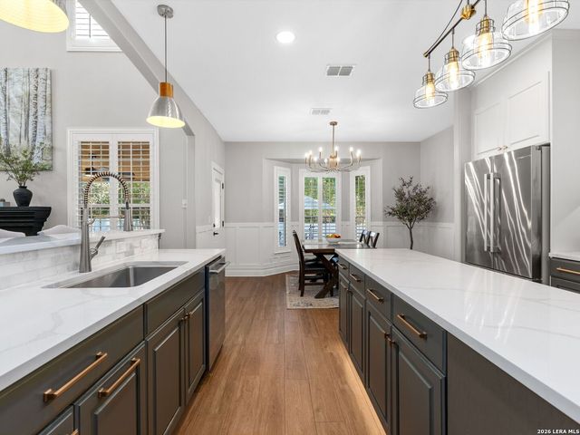 2 LAKESIDE DR, San Antonio, TX 78248