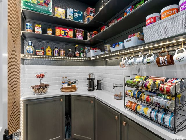 2 LAKESIDE DR, San Antonio, TX 78248