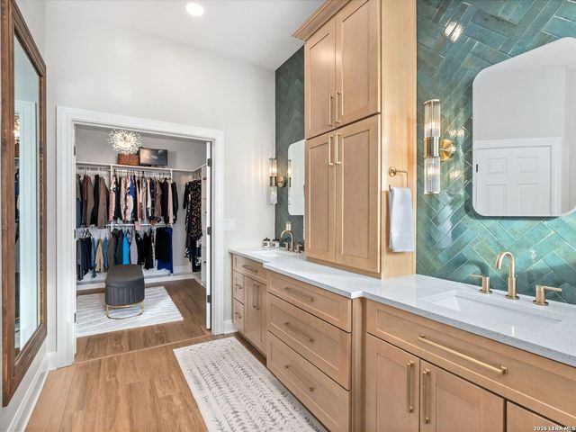 2 LAKESIDE DR, San Antonio, TX 78248