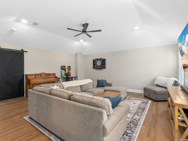 2 LAKESIDE DR, San Antonio, TX 78248