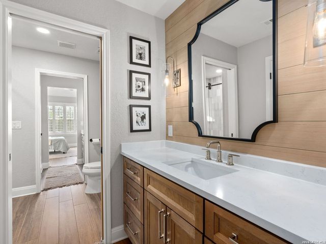 2 LAKESIDE DR, San Antonio, TX 78248