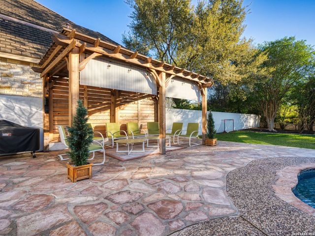 2 LAKESIDE DR, San Antonio, TX 78248