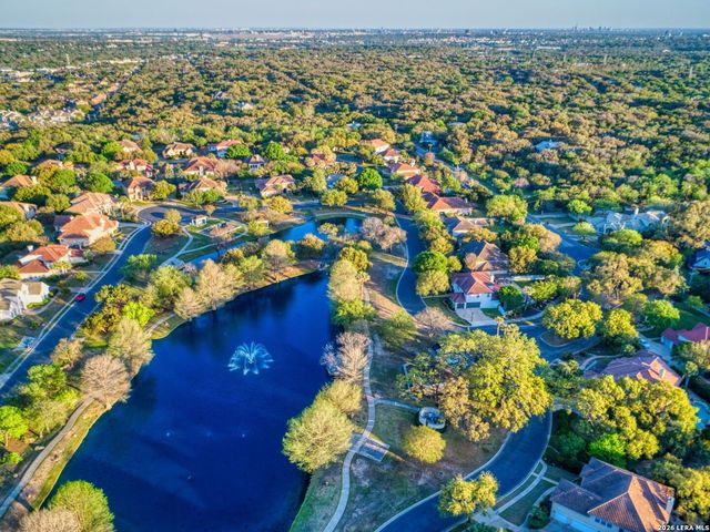 2 LAKESIDE DR, San Antonio, TX 78248