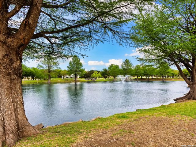 2 LAKESIDE DR, San Antonio, TX 78248