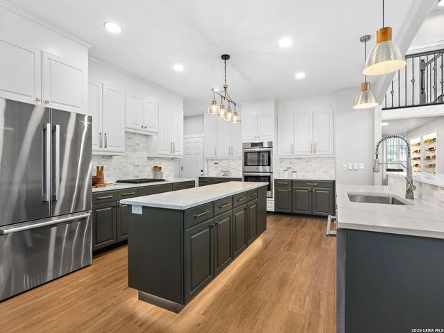 2 LAKESIDE DR, San Antonio, TX 78248