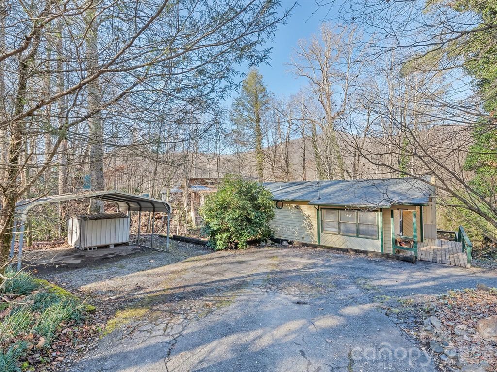 259 Hemlock Loop, Maggie Valley, NC 28751