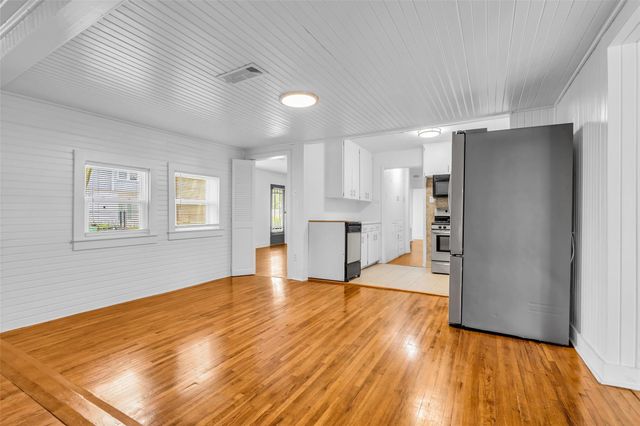 807 Fisher Street, Houston, TX 77018