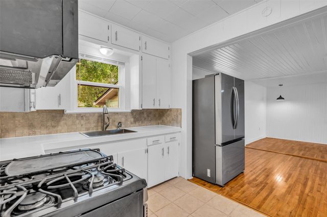 807 Fisher Street, Houston, TX 77018