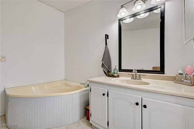 450 West Ingram Avenue, Overton, NV 89040