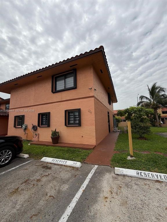 2760 W 63rd Pl 106-23, Hialeah, FL 33016