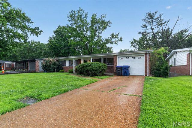 3625 Hambletonian Drive, Florissant, MO 63033