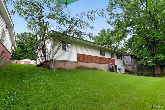 3625 Hambletonian Drive, Florissant, MO 63033