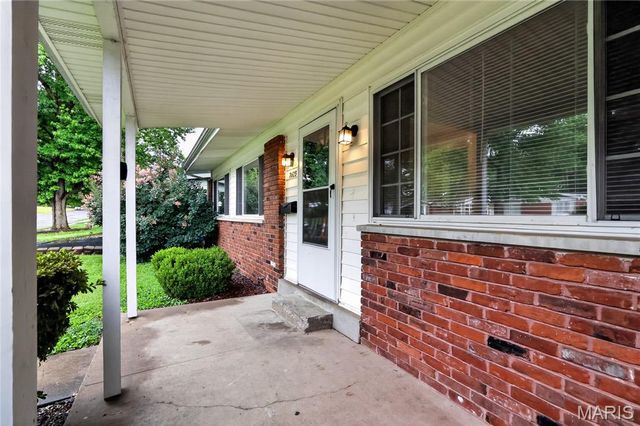 3625 Hambletonian Drive, Florissant, MO 63033