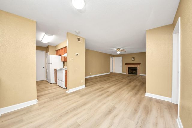 9700 Leawoo Boulevard 1002, Houston, TX 77099