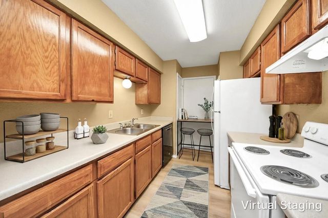9700 Leawoo Boulevard 1002, Houston, TX 77099