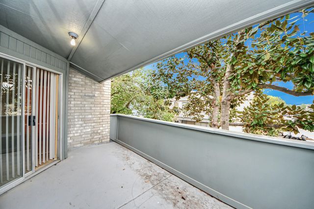 9700 Leawoo Boulevard 1002, Houston, TX 77099