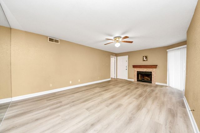 9700 Leawoo Boulevard 1002, Houston, TX 77099