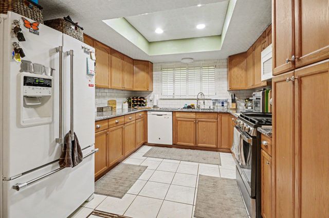 30809 Leelane Street, Farmington Hills, MI 48336