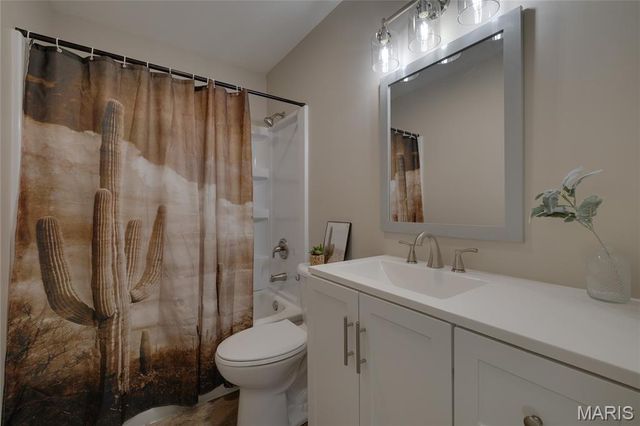 306 W Hillside Drive, Farmington, MO 63640