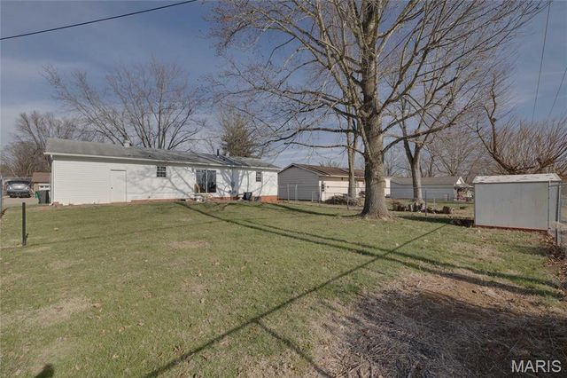 306 W Hillside Drive, Farmington, MO 63640